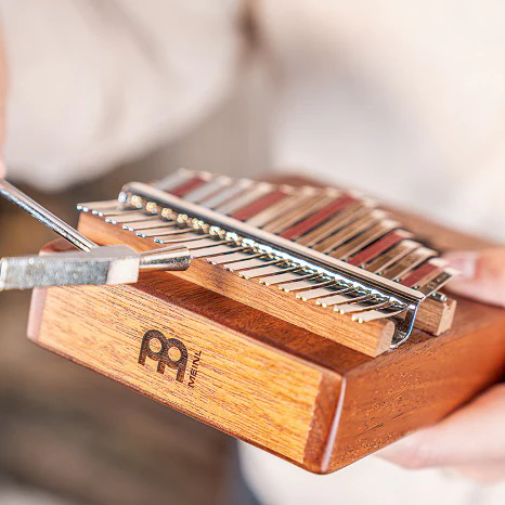 PKL1708H Kalimba C Major 17-Notes Mahogany med pickup - Image 9